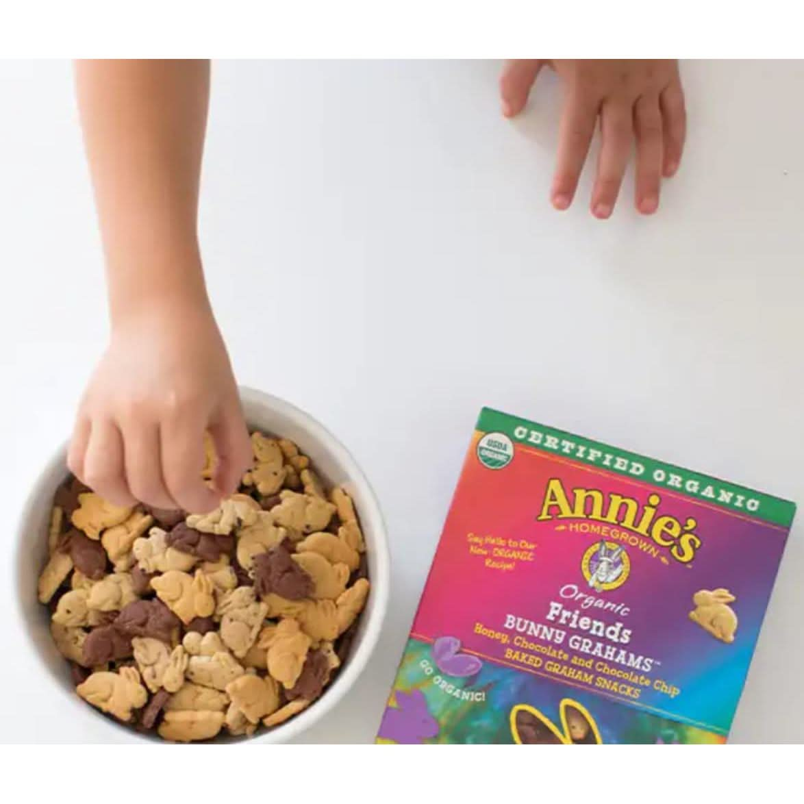 Annies Organic Friends Bunny Grahams 125 oz Pack of 20 with By The Cup Stickers