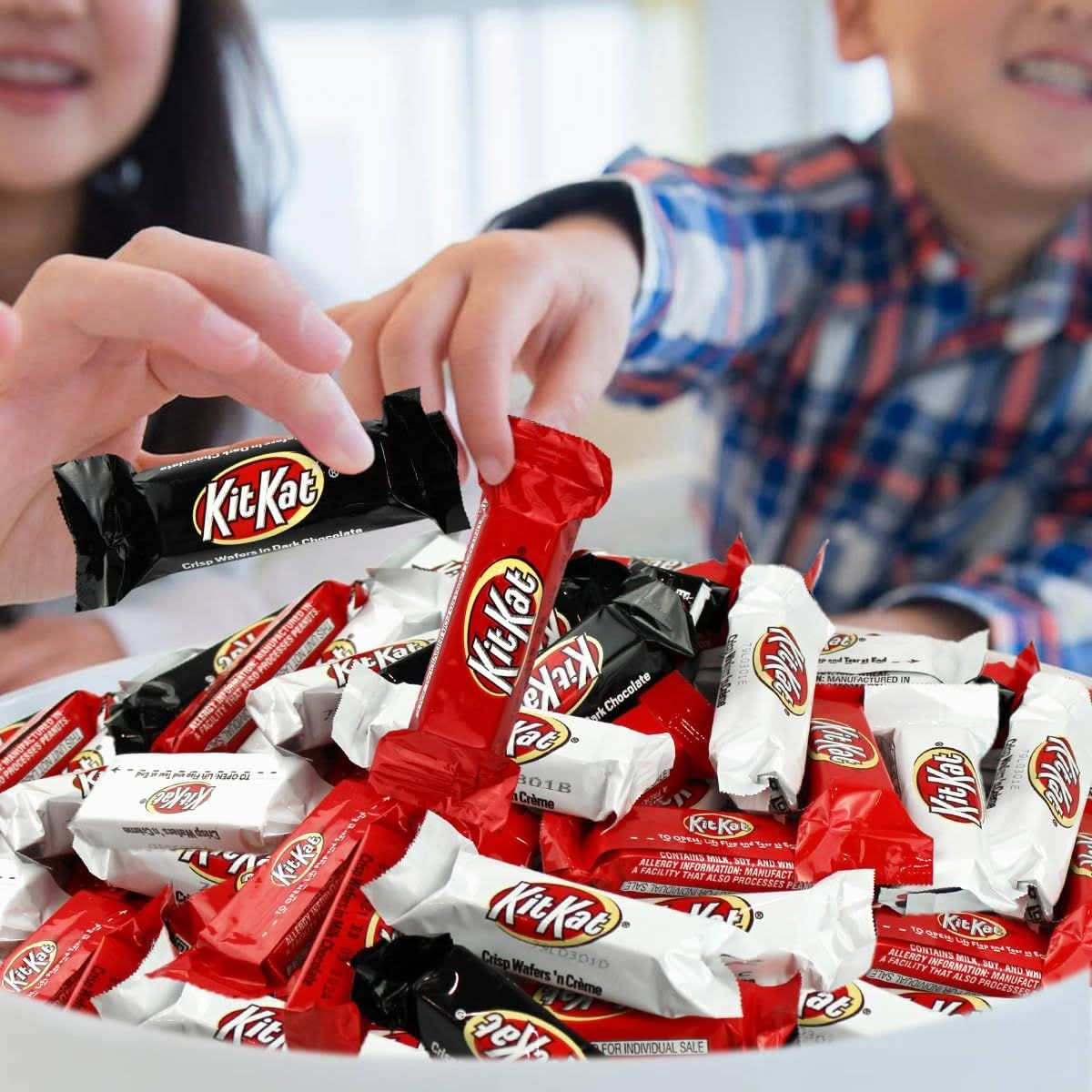 KIT KAT Miniatures Assorted Chocolate and White Creme Wafer Candy Bars in Bulk for Party Favors  Individually Wrapped Kitkat Candy Bars Fun Sharing Size Perfect for Snacking Adults and Kids 2lb