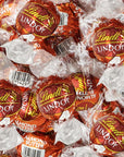 LindtLindor Chocolate Truffles Almond Butter Milk Chocolate Candy Truffles Gift Box  Individually Wrapped Lindt LINDOR Milk Chocolate Candy with Smooth Melting Almond Truffle Center Heartfelt Present 50 Count Almond Butter Milk Chocolate