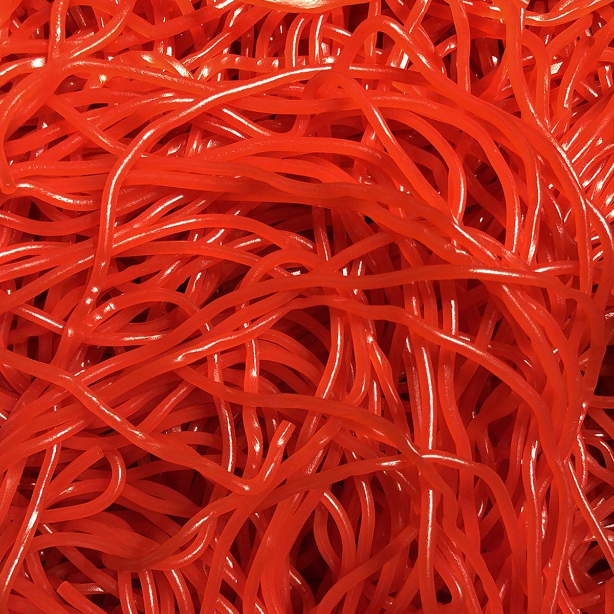 Dee Best Strawberry Flavored Red String Licorice Candy  Mouthwatering Soft Chewy Extra Long Shoestring Licorice Vine Laces Old Fashioned Candy  Great For Decorating Too  32 Ounces