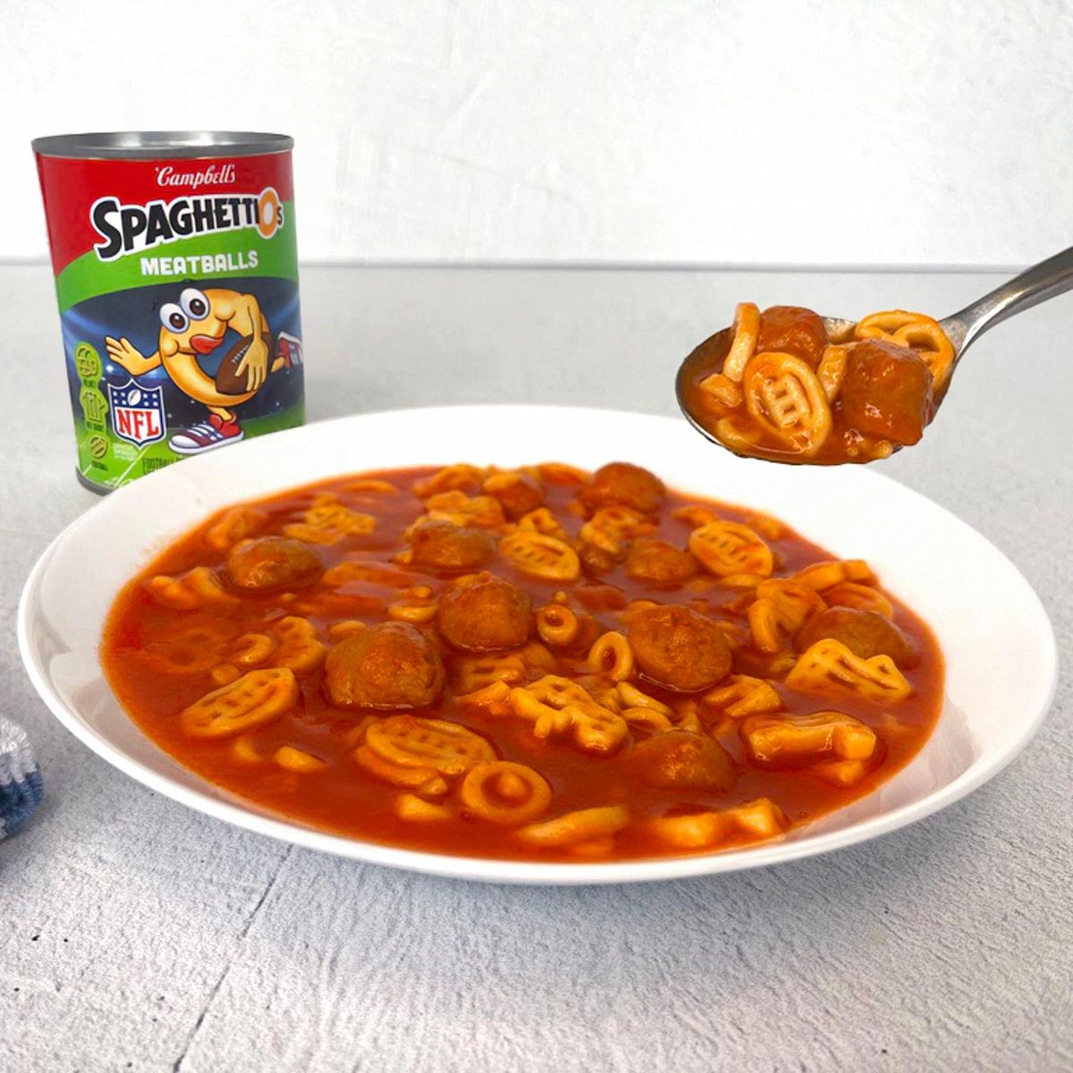 SpaghettiOs Football Shaped Canned Pasta with Meatballs, 15.6 oz Can (Pack of 12)